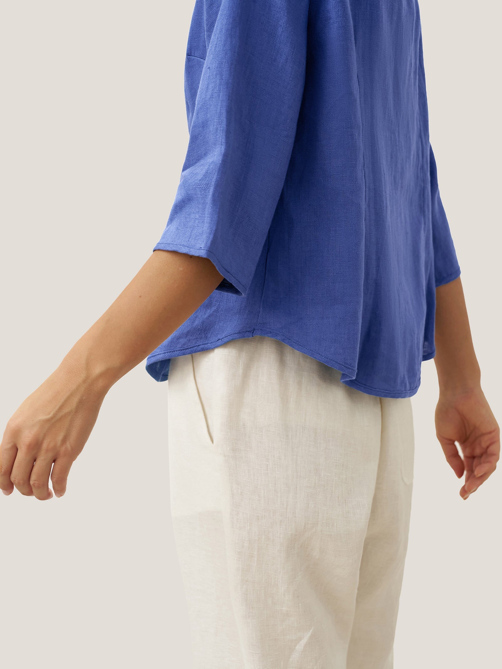 Tailliertes Damen-Leinenhemd mit Stehkragen-Shirts for women-Alpenkind